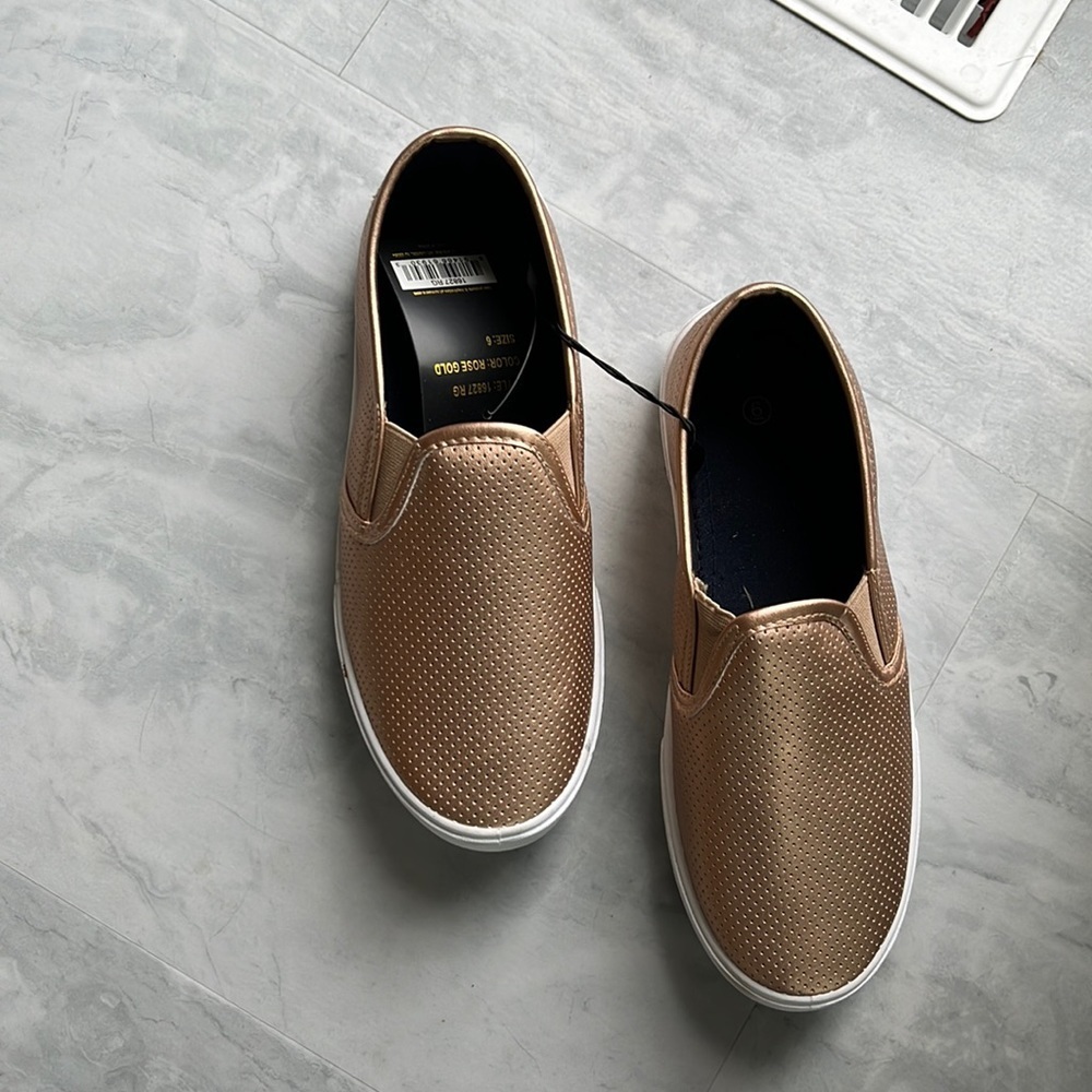 Nicole‘s boutique Shoes rose gold flats casual shoes slip on sneaker
NWT Sz 6
